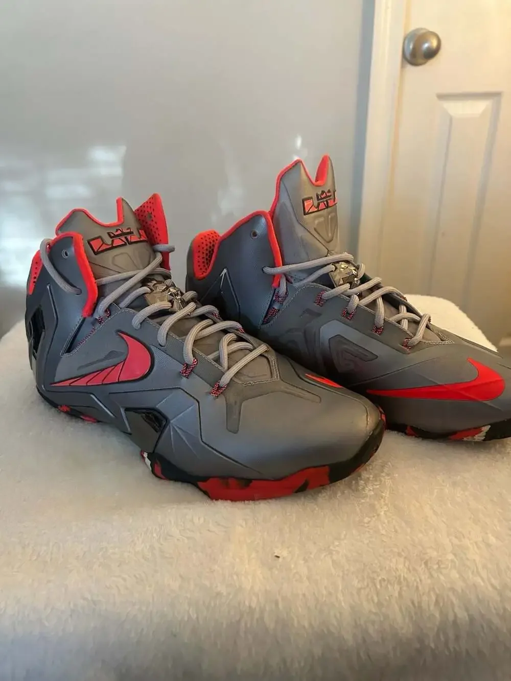 Nike LeBron 11 Elite Basketball Shoes Size 9.5